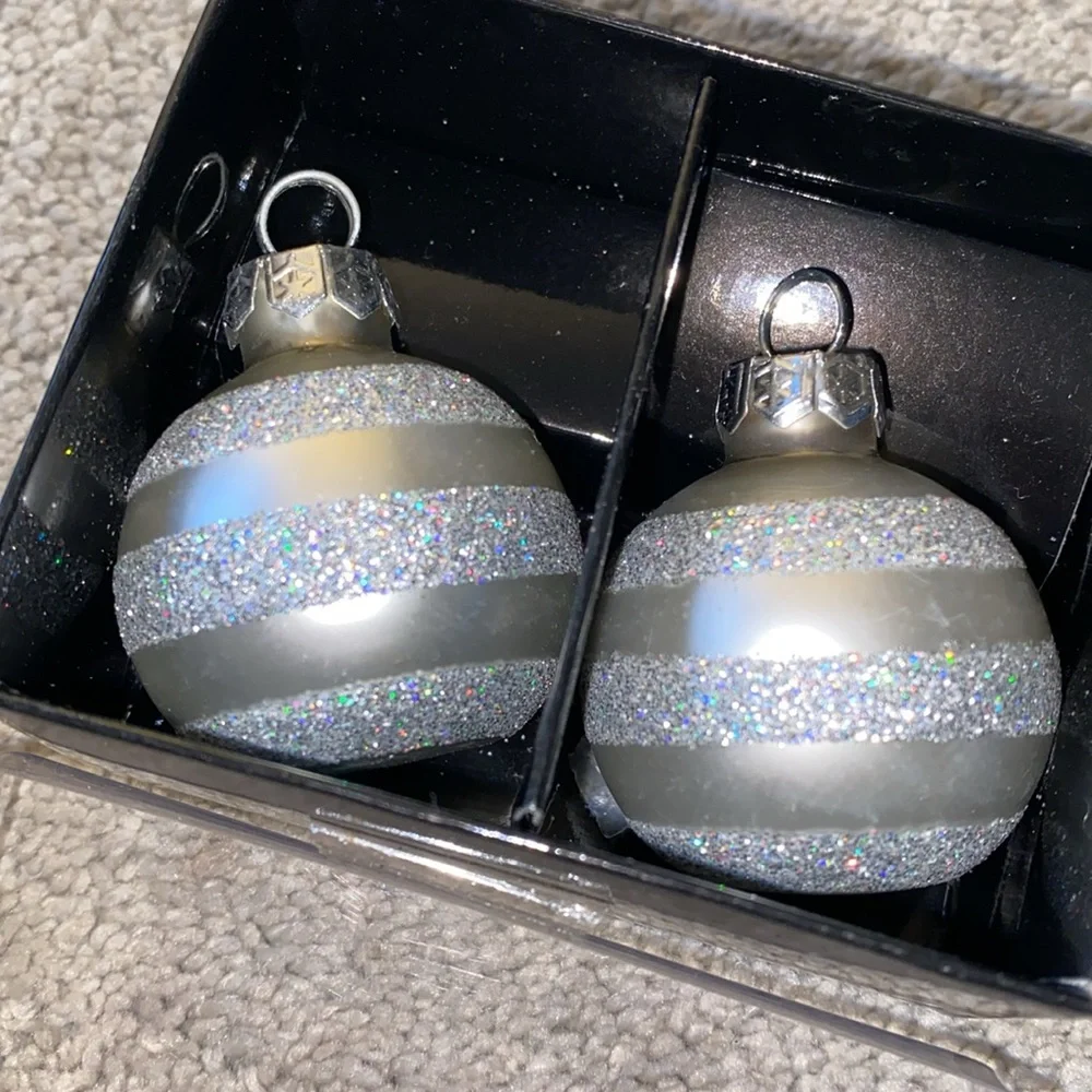 Dining‎ place Card Holders Christmas Ornament shape Set (8) Silver & Green